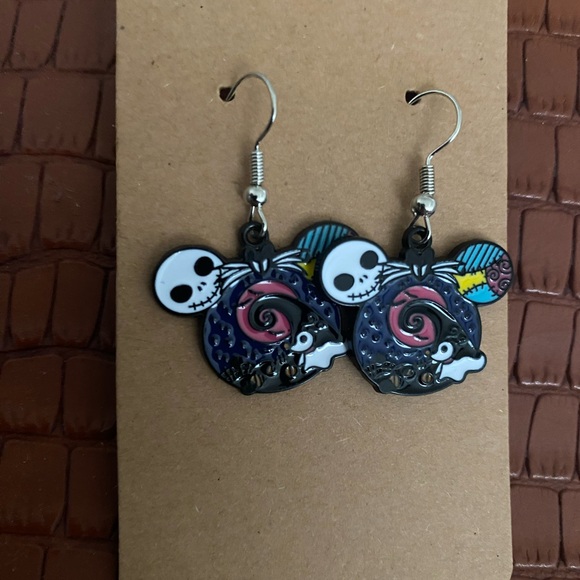 5 for 25 🎃
The nightmare before Christmas Mickey Mouse Halloween earrings. - Picture 2 of 9